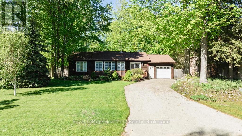 216 Shadywood Crescent, Huron-Kinloss, Ontario  N2Z 2X3 - Photo 1 - X12159862