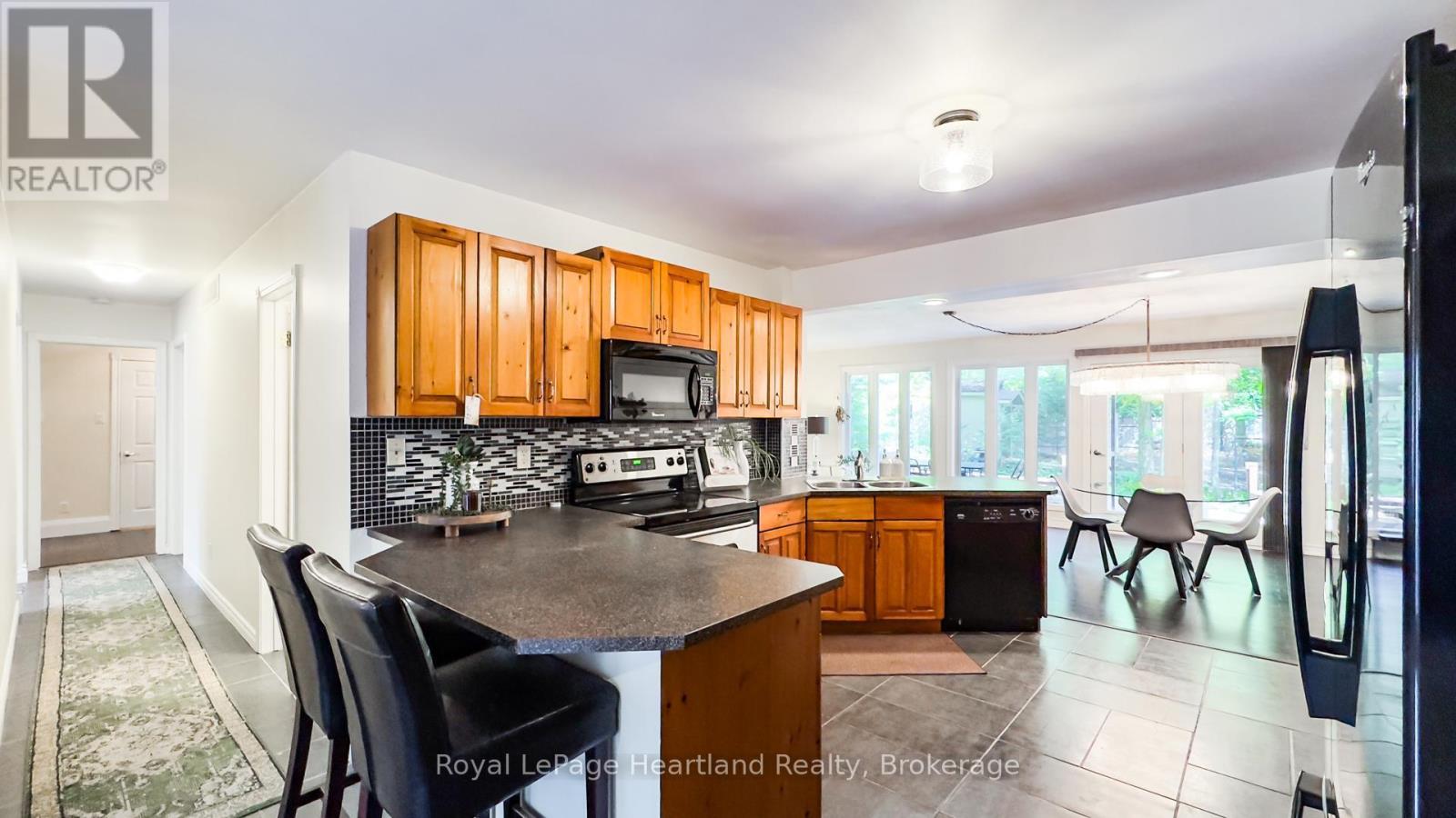 216 Shadywood Crescent, Huron-Kinloss, Ontario  N2Z 2X3 - Photo 6 - X12159862