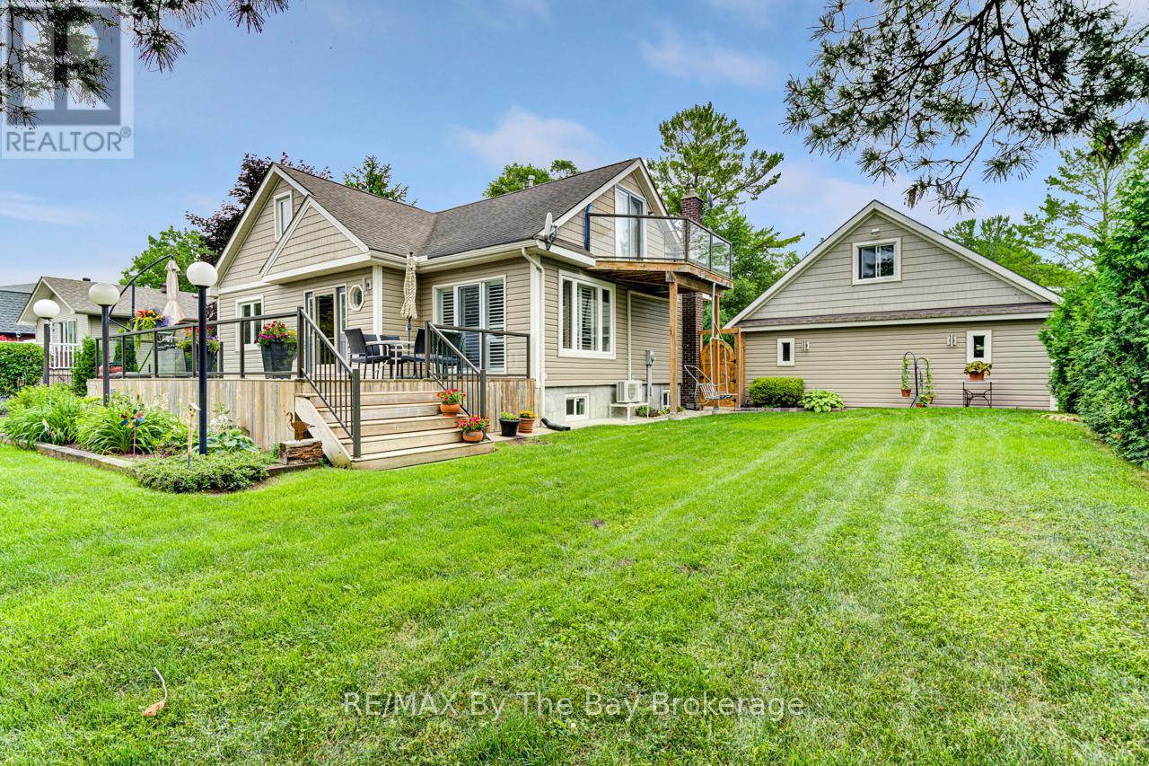 599 Mosley Street, Wasaga Beach, Ontario  L9Z 2J2 - Photo 1 - S12160695
