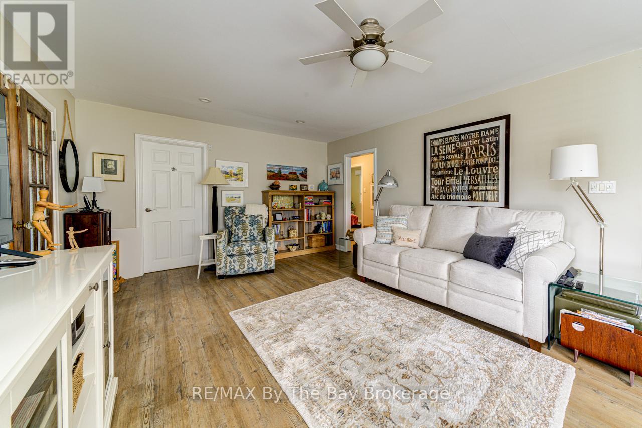 599 Mosley Street, Wasaga Beach, Ontario  L9Z 2J2 - Photo 17 - S12160695