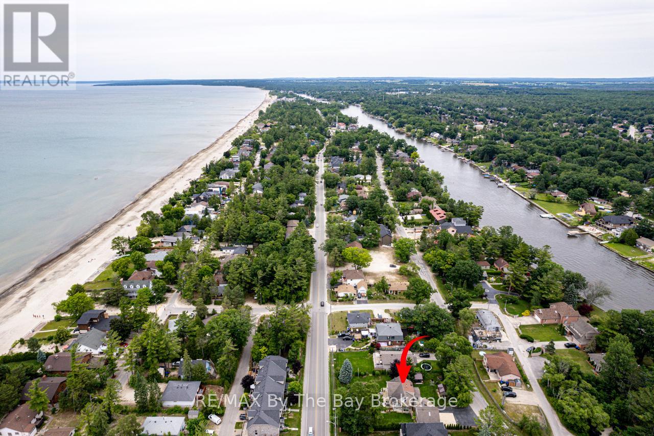 599 Mosley Street, Wasaga Beach, Ontario  L9Z 2J2 - Photo 2 - S12160695