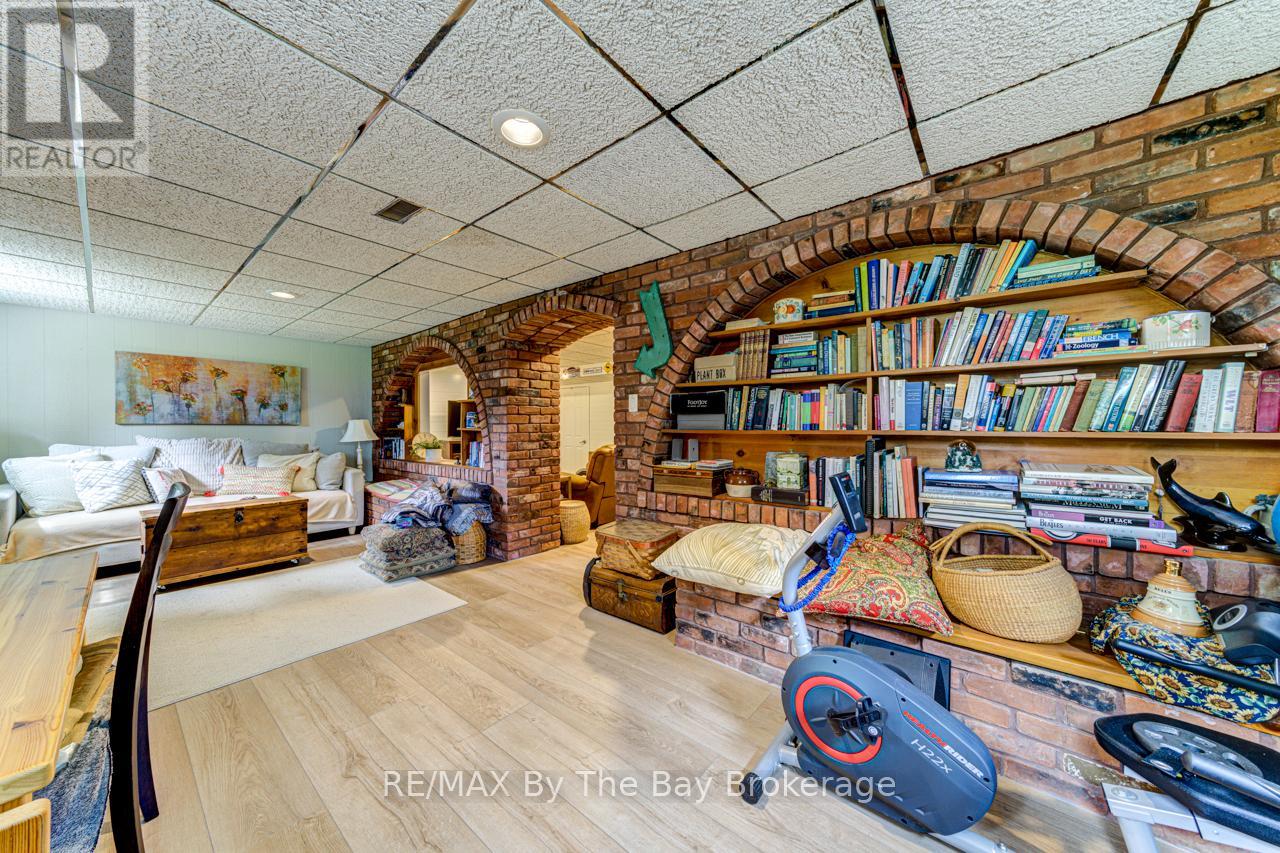 599 Mosley Street, Wasaga Beach, Ontario  L9Z 2J2 - Photo 41 - S12160695