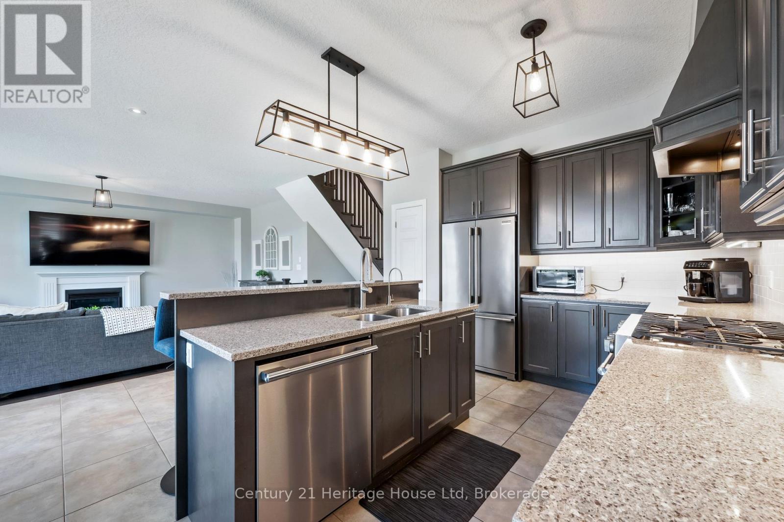 220 Sammon Drive, Guelph/eramosa, Ontario  N0B 2K0 - Photo 13 - X12160229