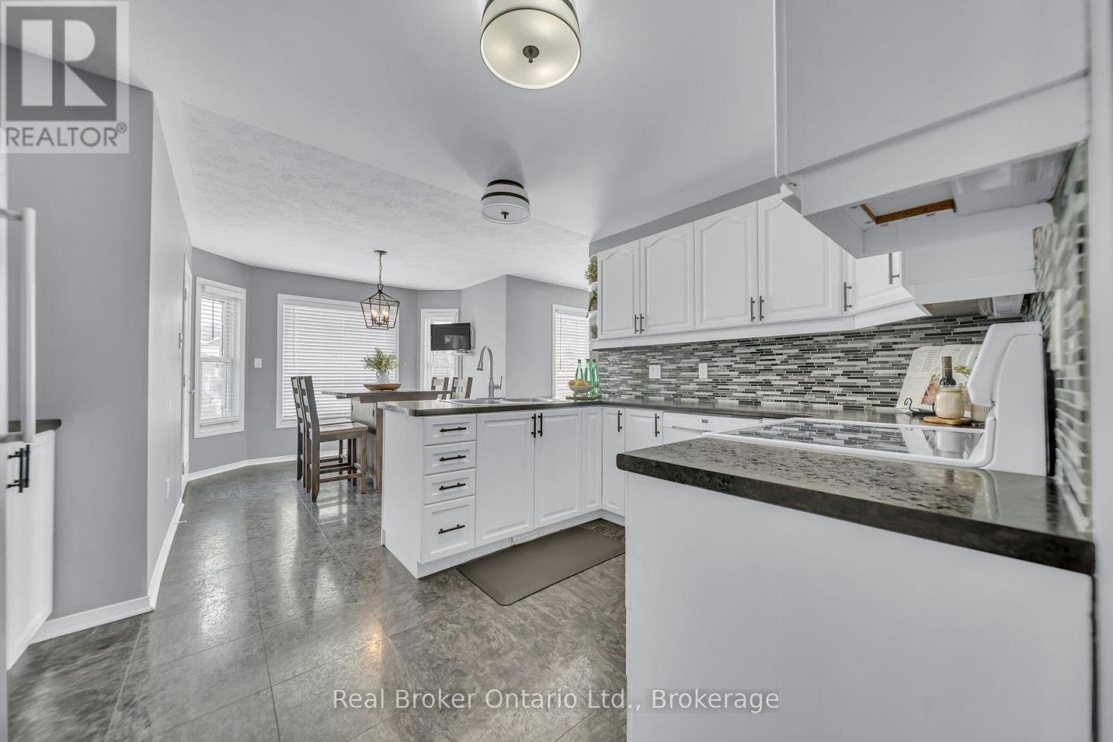 500 Havelock Avenue S, North Perth, Ontario  N4W 3T6 - Photo 11 - X12160578