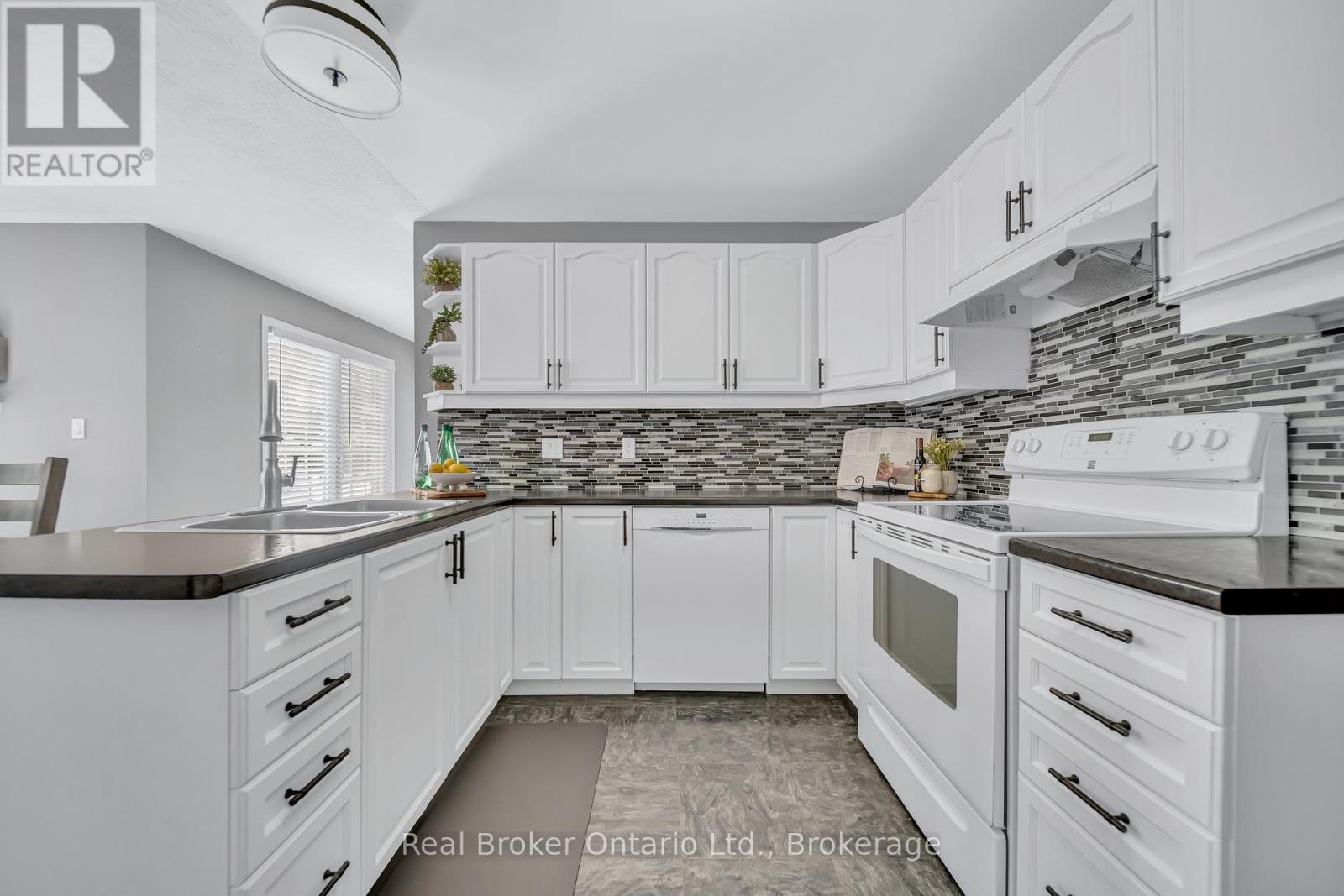 500 Havelock Avenue S, North Perth, Ontario  N4W 3T6 - Photo 12 - X12160578