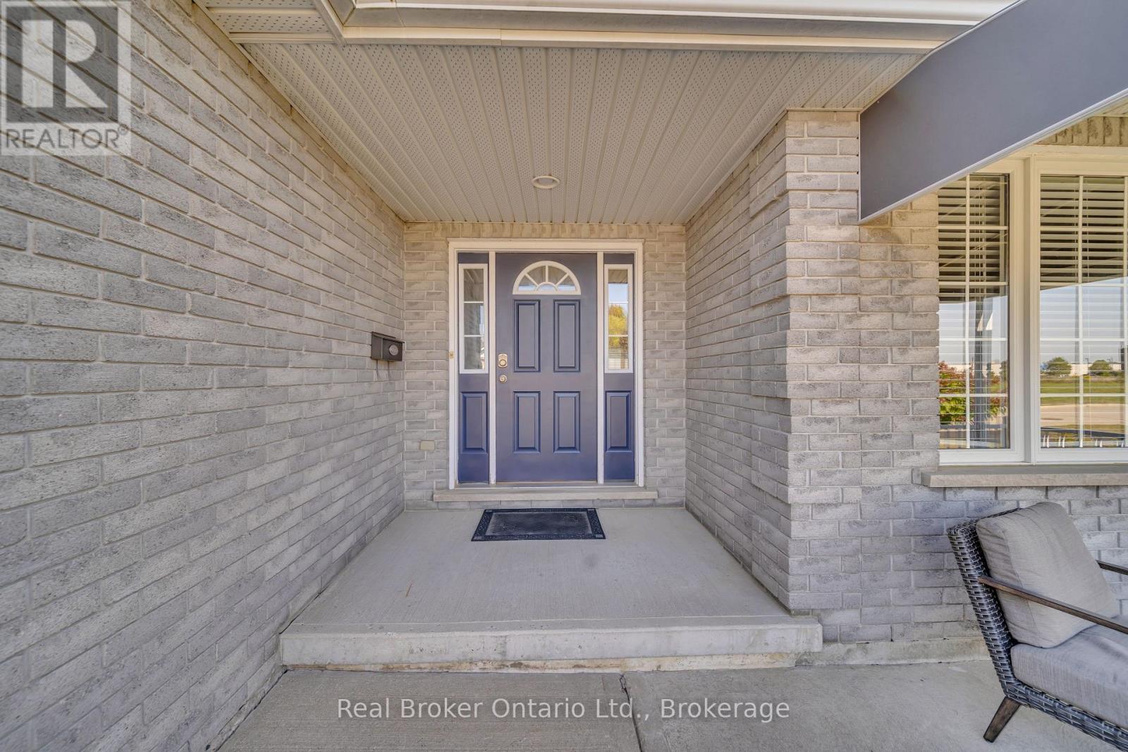 500 Havelock Avenue S, North Perth, Ontario  N4W 3T6 - Photo 3 - X12160578