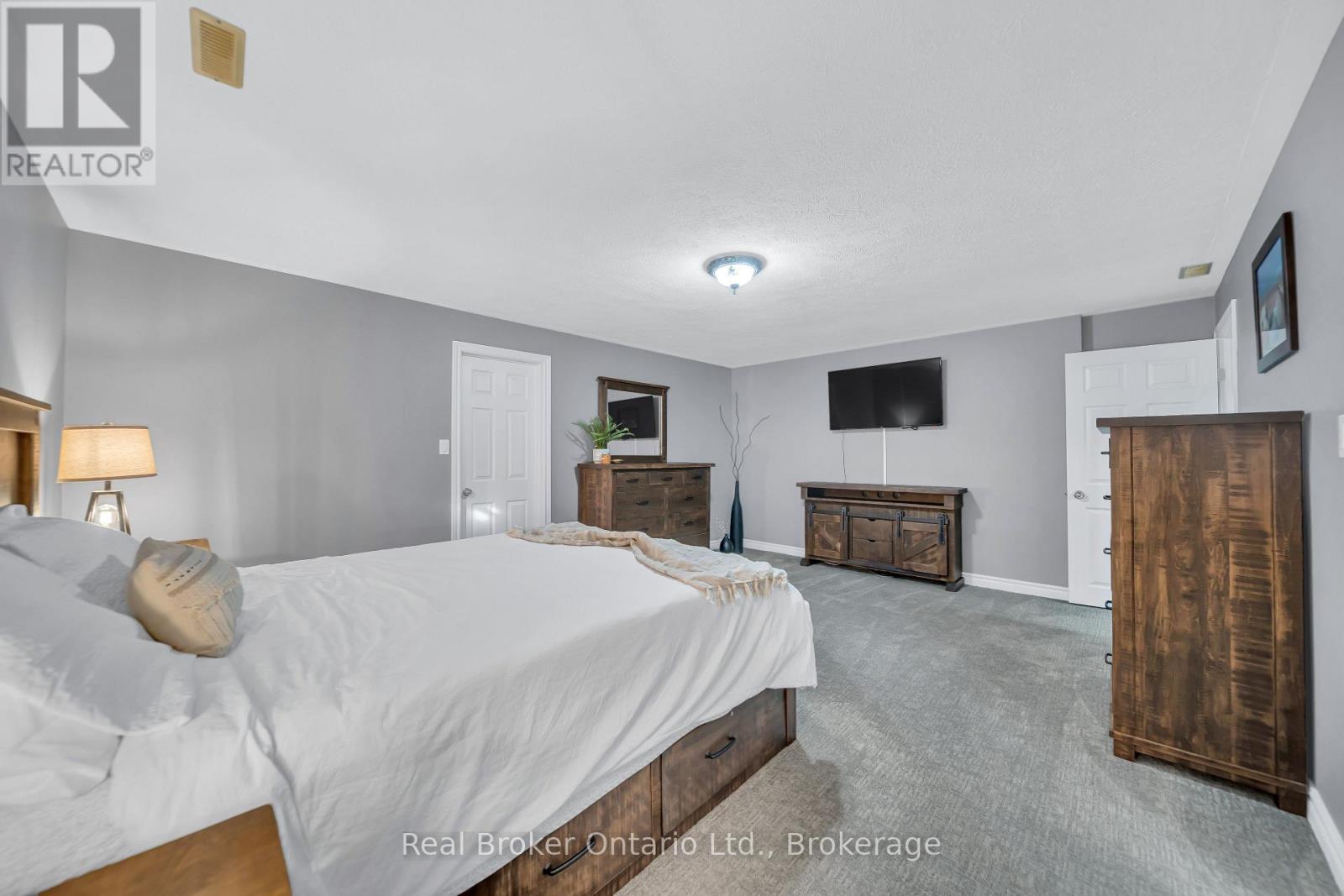 500 Havelock Avenue S, North Perth, Ontario  N4W 3T6 - Photo 33 - X12160578