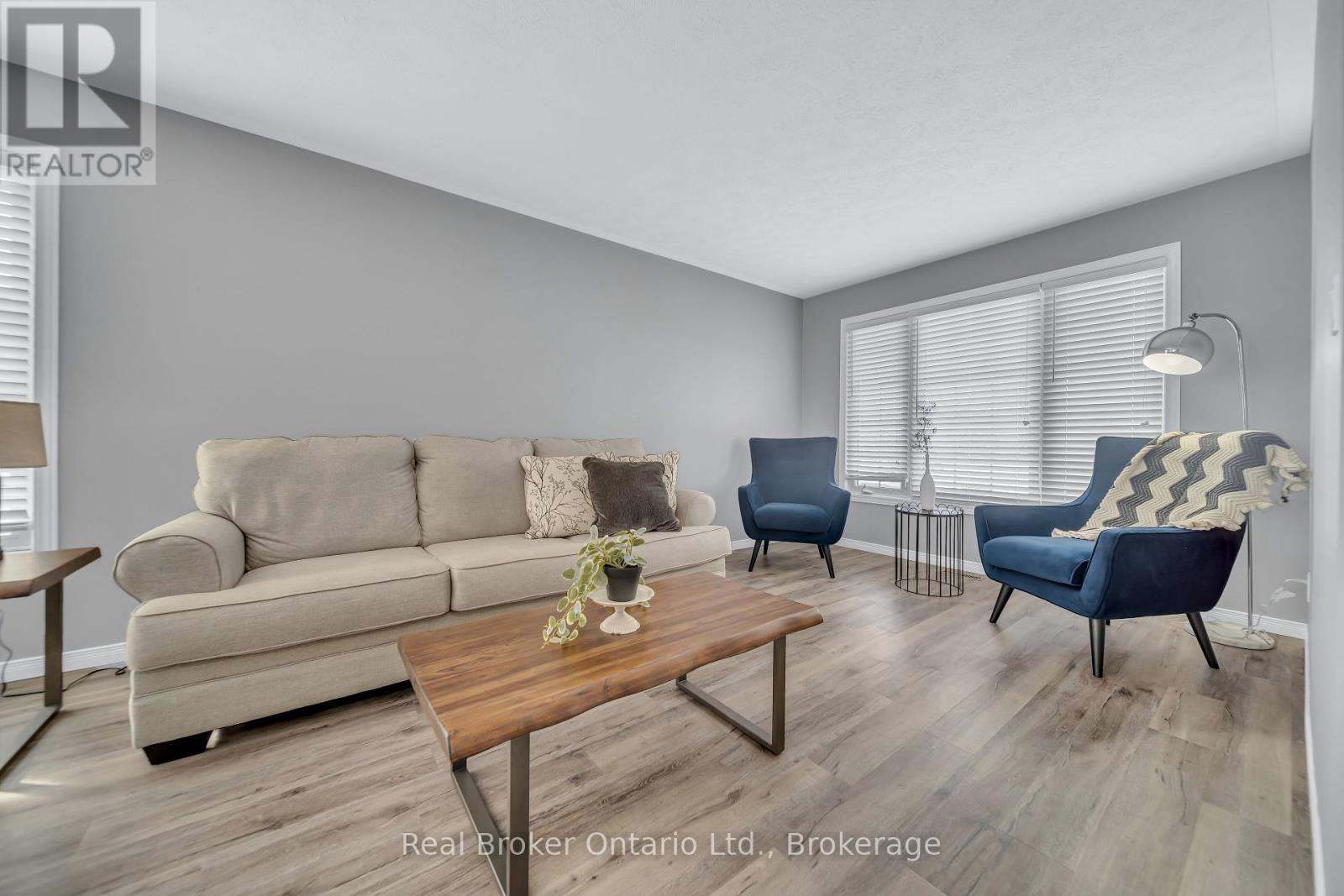 500 Havelock Avenue S, North Perth, Ontario  N4W 3T6 - Photo 8 - X12160578