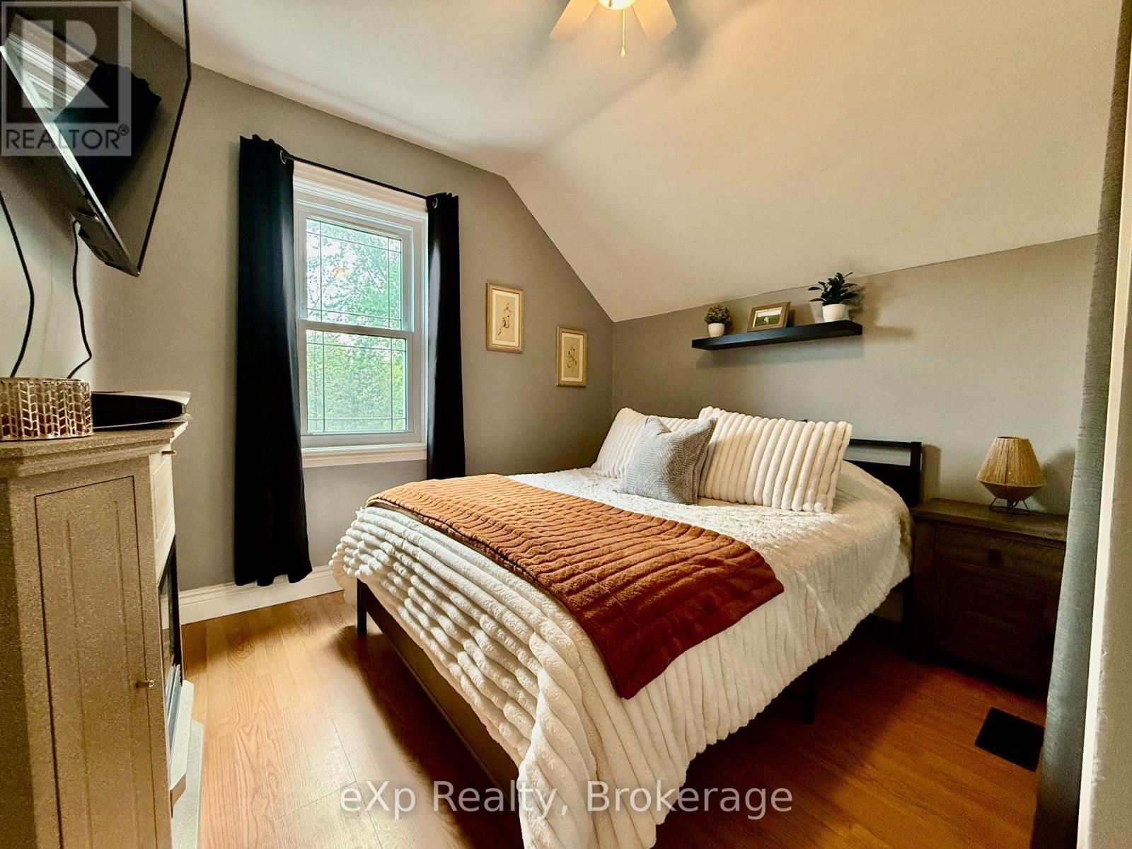 28 King Street, Brockton, Ontario  N0G 1J0 - Photo 15 - X12160682