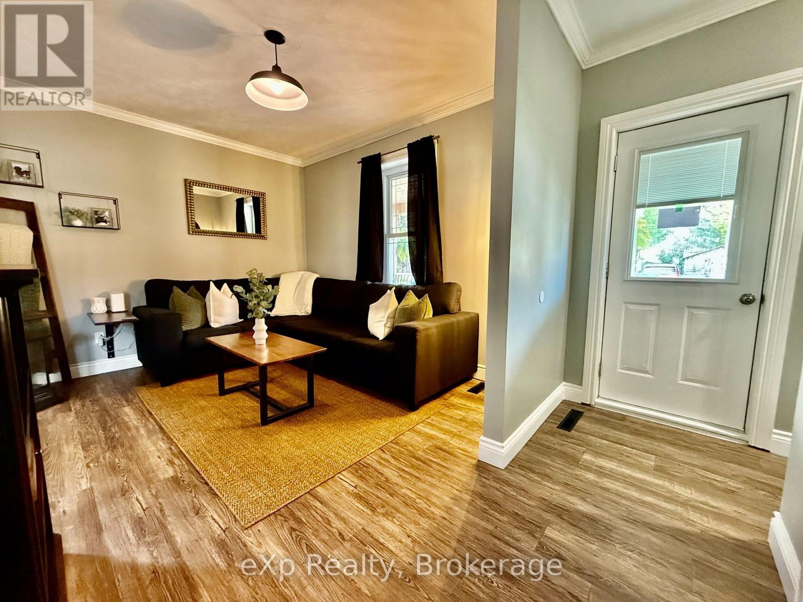 28 King Street, Brockton, Ontario  N0G 1J0 - Photo 5 - X12160682