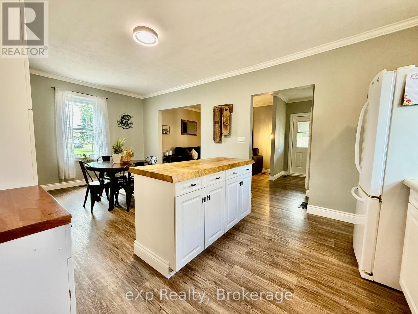 28 King Street, Brockton, Ontario  N0G 1J0 - Photo 8 - X12160682