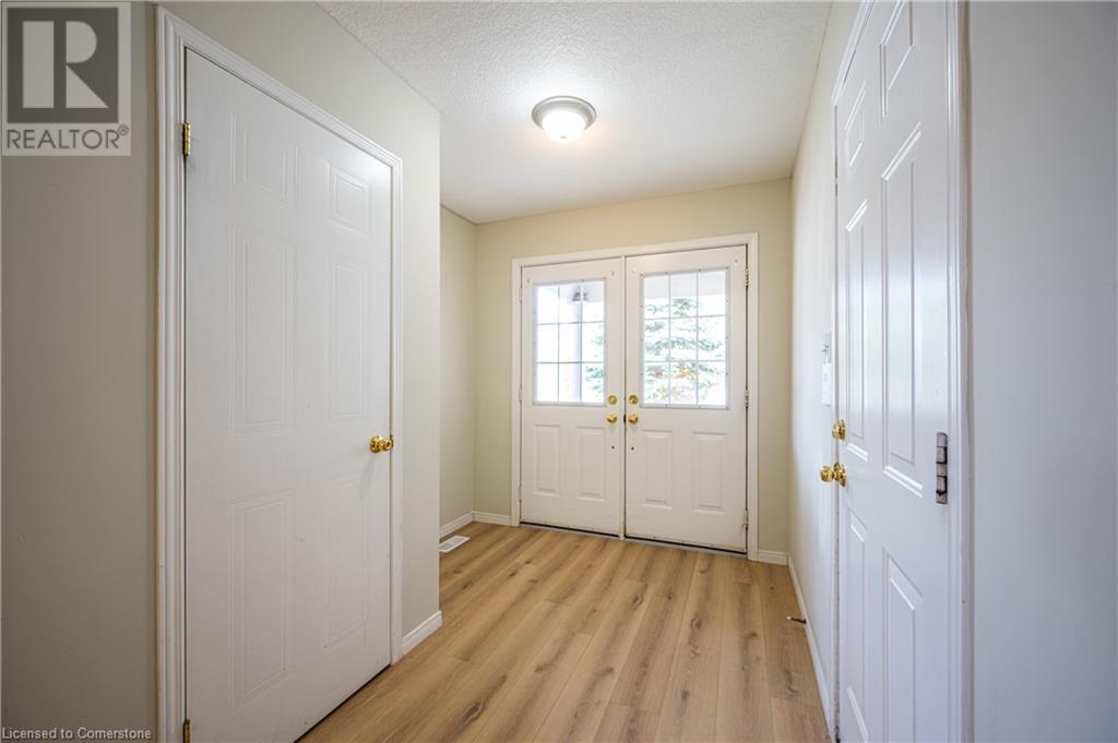 755 Zermatt Drive, Waterloo, Ontario  N2T 2W8 - Photo 4 - 40729985