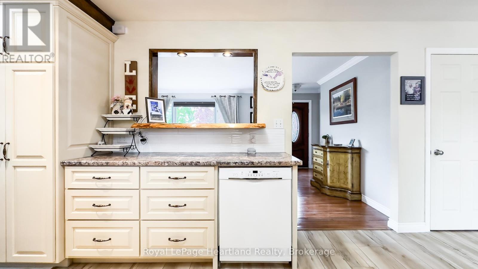 30 North Street, Huron East, Ontario  N0K 1G0 - Photo 7 - X12161110
