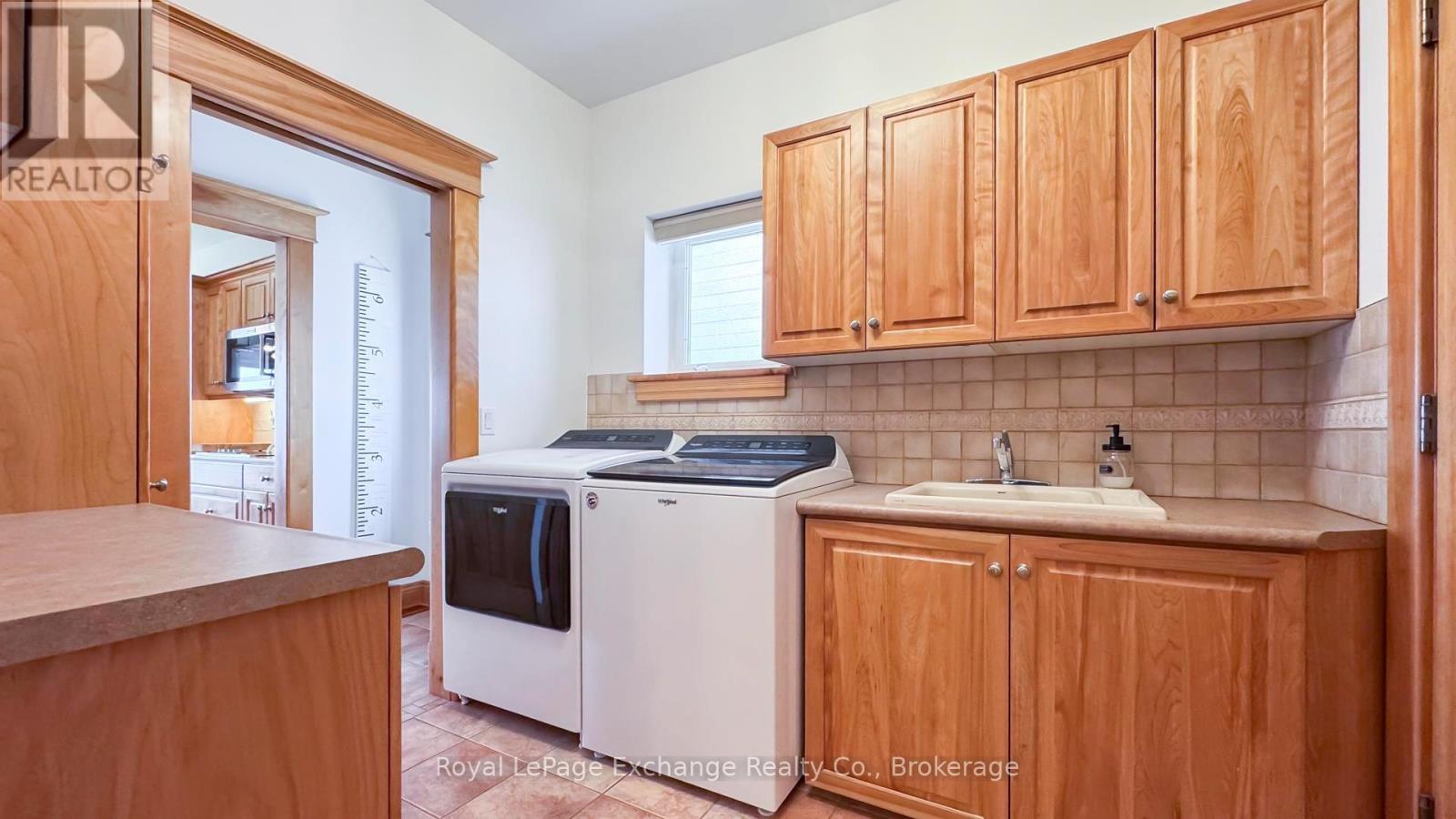 554 Huron Terrace, Kincardine, Ontario  N2Z 2H5 - Photo 31 - X12161290