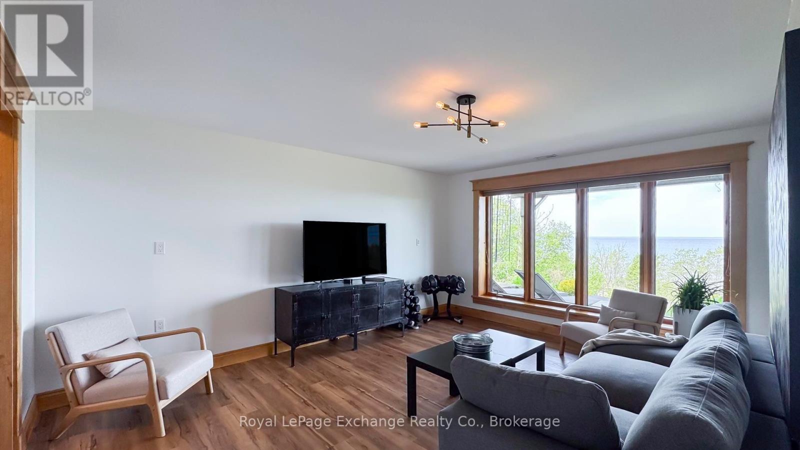 554 Huron Terrace, Kincardine, Ontario  N2Z 2H5 - Photo 41 - X12161290