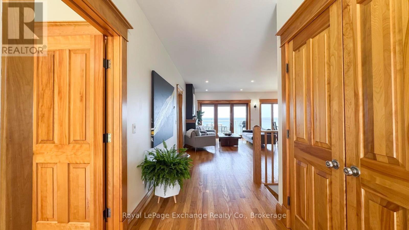 554 Huron Terrace, Kincardine, Ontario  N2Z 2H5 - Photo 8 - X12161290