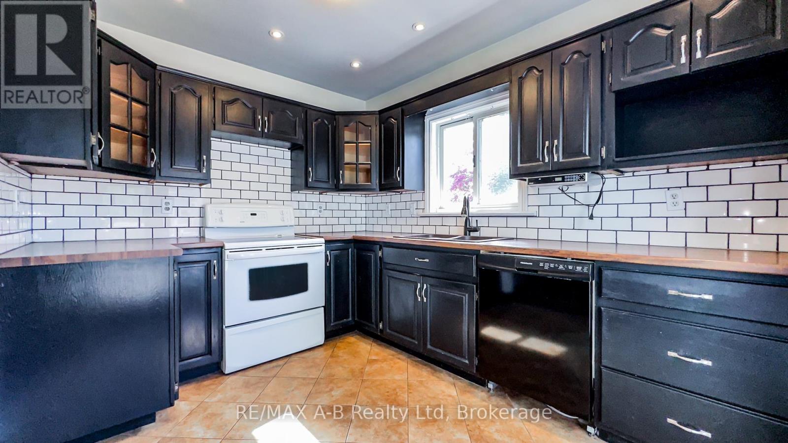 193 Water Street S, St. Marys, Ontario  N4X 1A6 - Photo 4 - X12161292