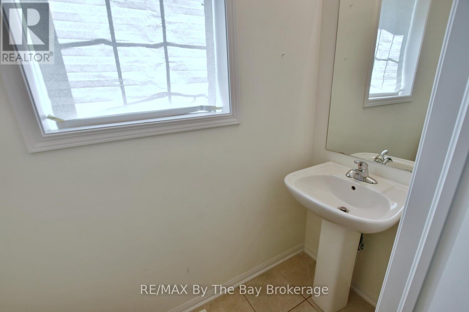 13 Berkshire Avenue, Wasaga Beach, Ontario  L9Z 0G3 - Photo 13 - S12161372