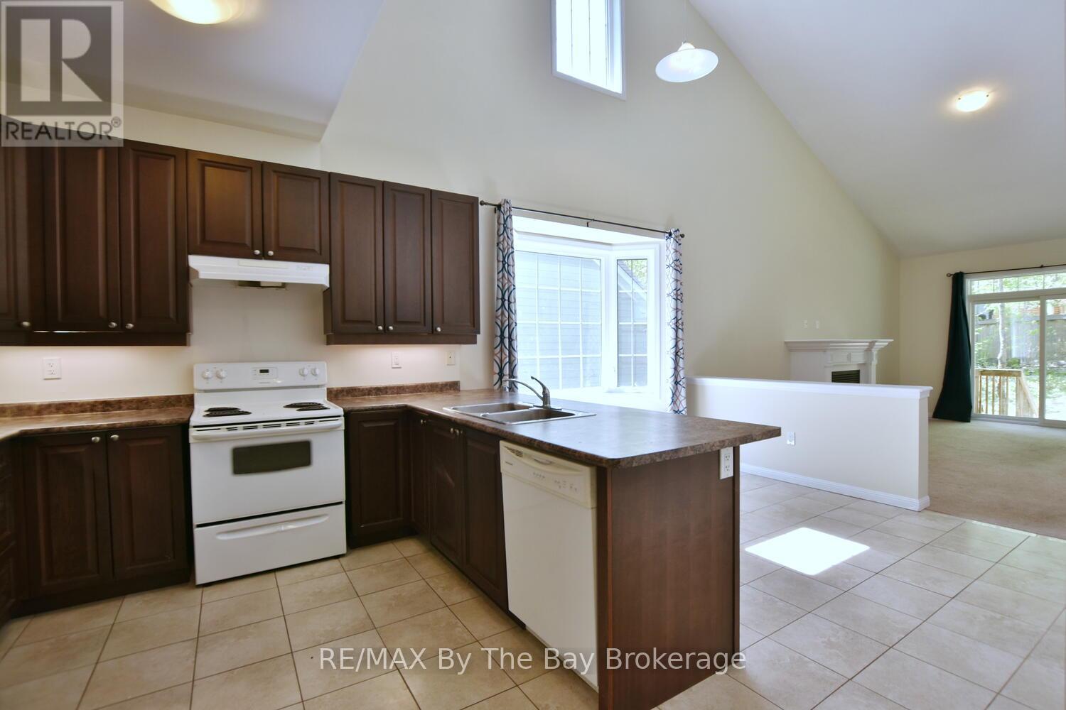 13 Berkshire Avenue, Wasaga Beach, Ontario  L9Z 0G3 - Photo 14 - S12161372
