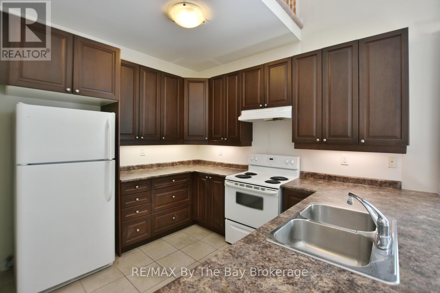 13 Berkshire Avenue, Wasaga Beach, Ontario  L9Z 0G3 - Photo 17 - S12161372