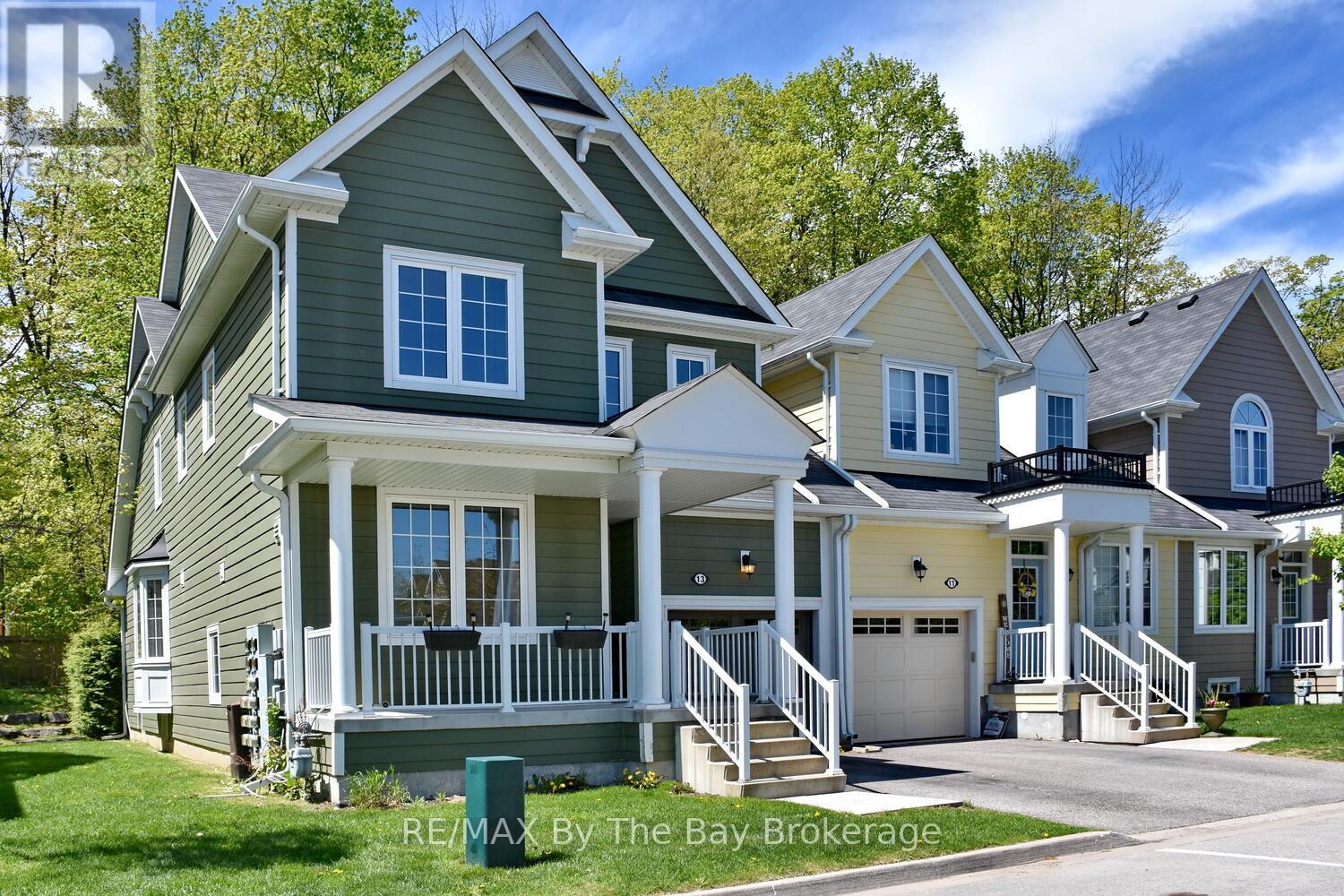 13 Berkshire Avenue, Wasaga Beach, Ontario  L9Z 0G3 - Photo 2 - S12161372