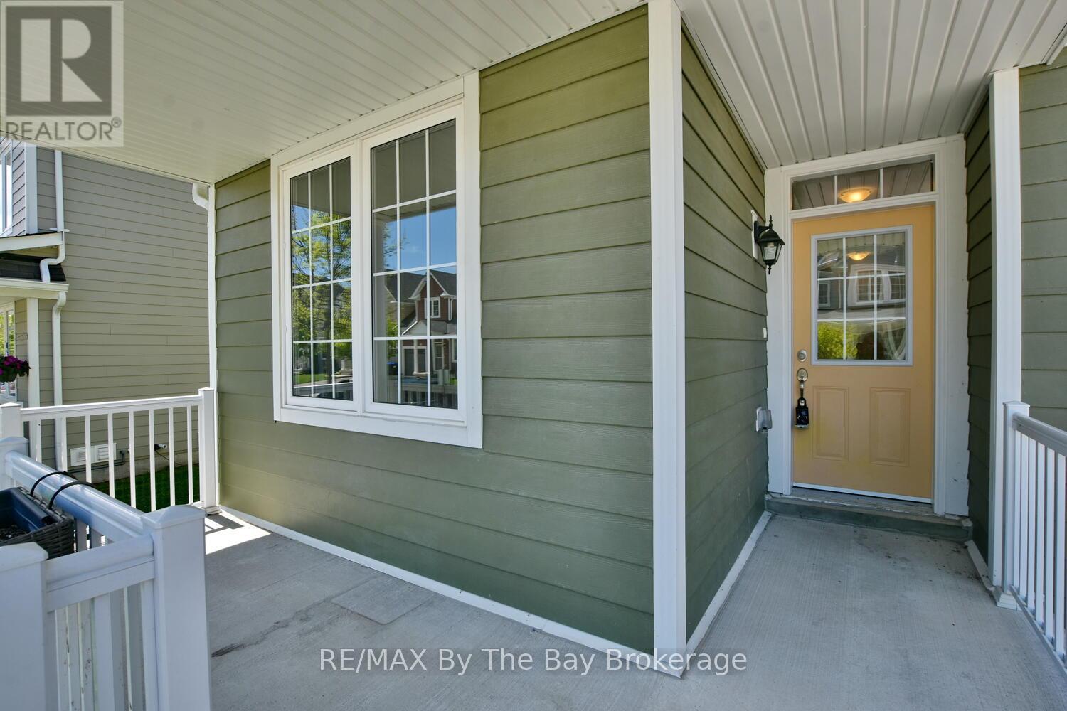 13 Berkshire Avenue, Wasaga Beach, Ontario  L9Z 0G3 - Photo 3 - S12161372