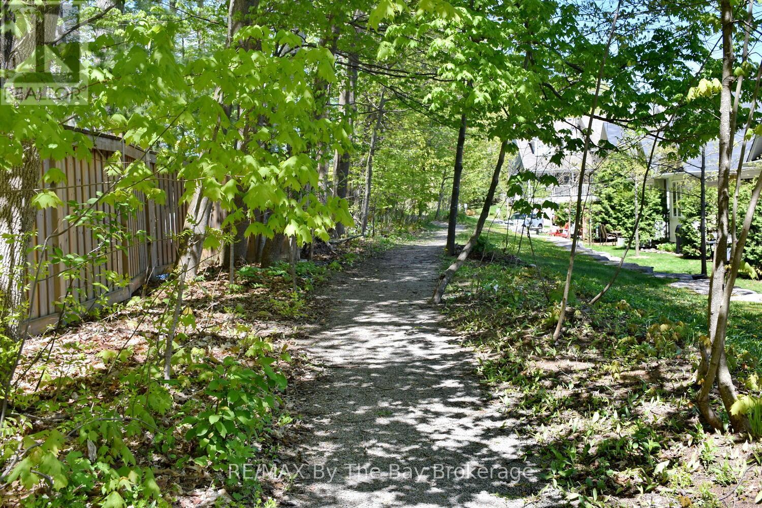 13 Berkshire Avenue, Wasaga Beach, Ontario  L9Z 0G3 - Photo 7 - S12161372