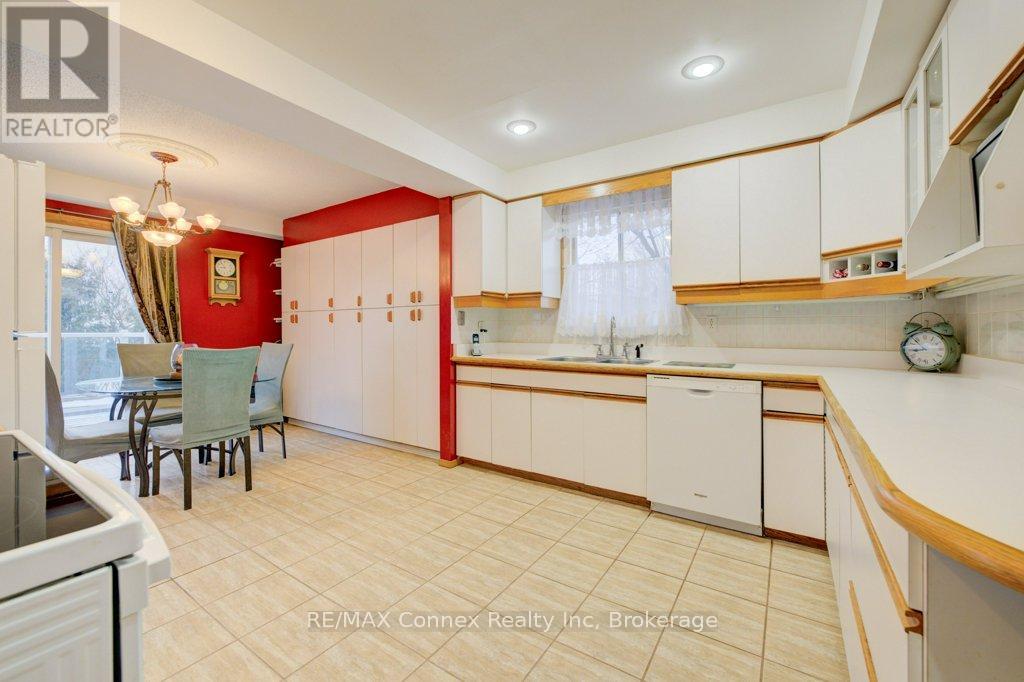 59 Rosebud Avenue, Brampton, Ontario  L6X 2W4 - Photo 12 - W12161487