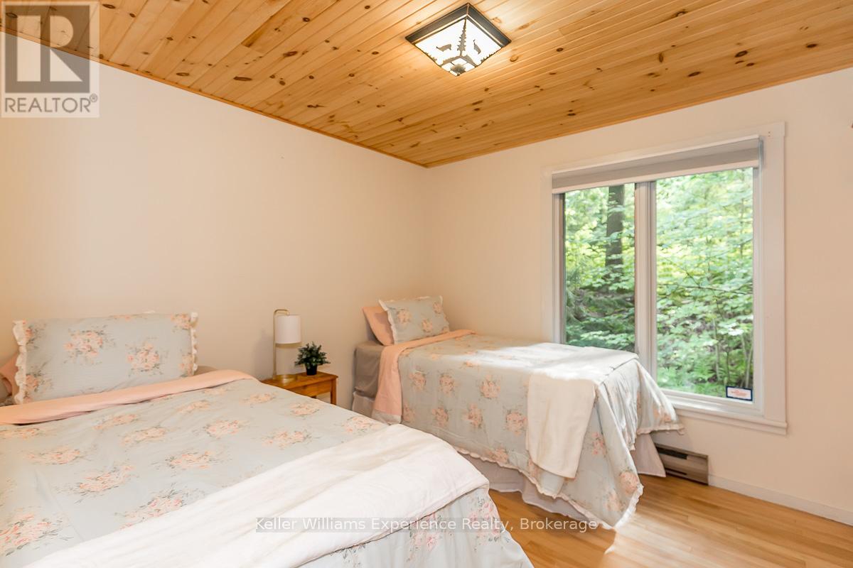 1123 Stone Gate Lane, Bracebridge, Ontario  P1L 1X1 - Photo 12 - X12161770