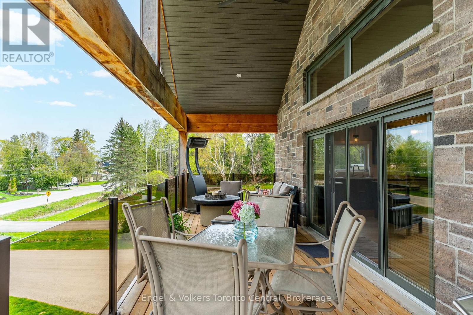 242 Balmy Beach Road, Georgian Bluffs, Ontario  N4K 5N4 - Photo 10 - X12162115