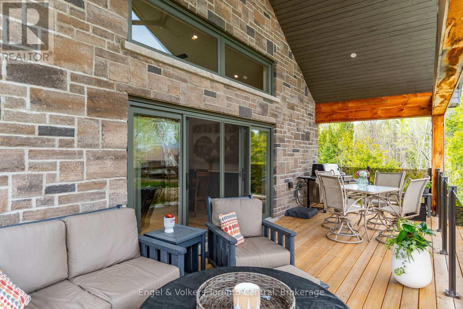 242 Balmy Beach Road, Georgian Bluffs, Ontario  N4K 5N4 - Photo 12 - X12162115