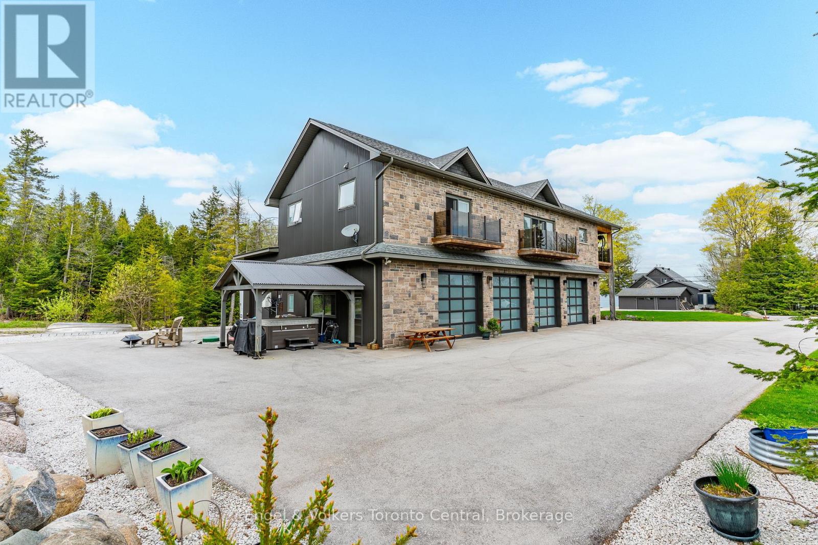 242 Balmy Beach Road, Georgian Bluffs, Ontario  N4K 5N4 - Photo 39 - X12162115