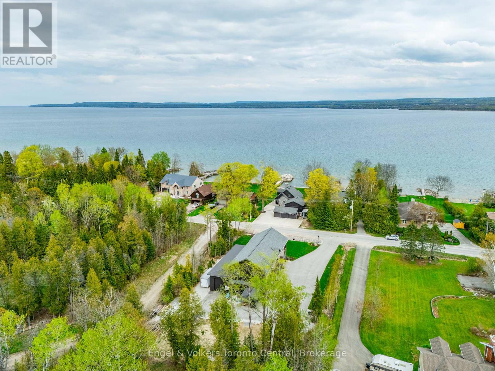 242 Balmy Beach Road, Georgian Bluffs, Ontario  N4K 5N4 - Photo 41 - X12162115