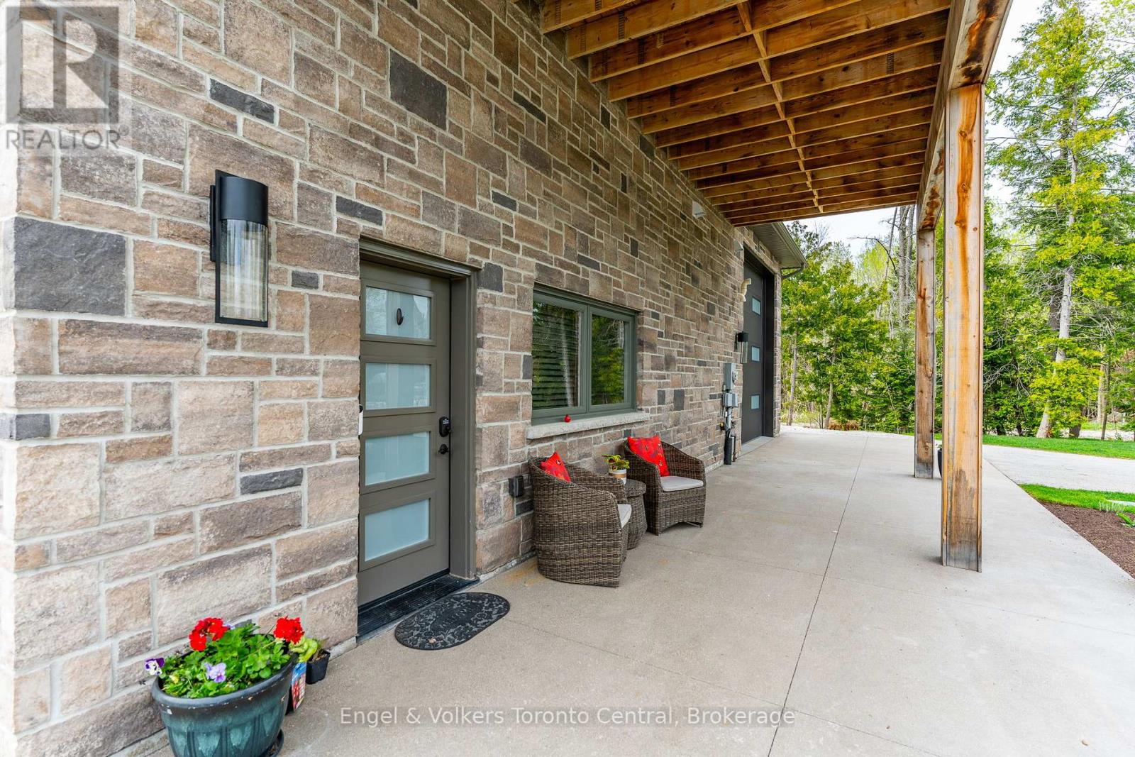 242 Balmy Beach Road, Georgian Bluffs, Ontario  N4K 5N4 - Photo 5 - X12162115