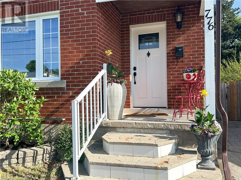776 Elizabeth Street, Kitchener, Ontario  N2H 6H5 - Photo 3 - 40729411