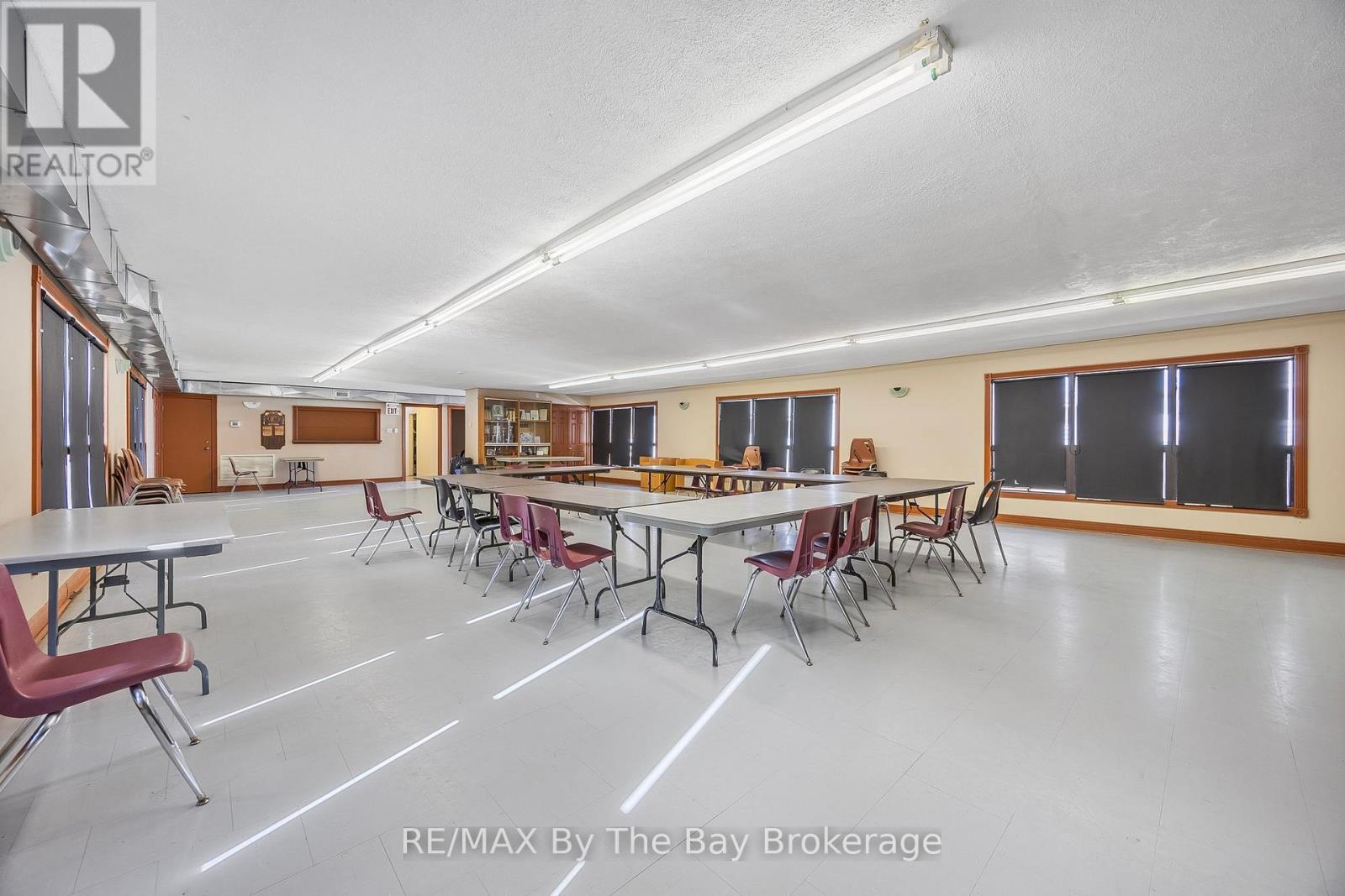 425 River Road W, Wasaga Beach, Ontario  L9Z 2X2 - Photo 31 - S12162220