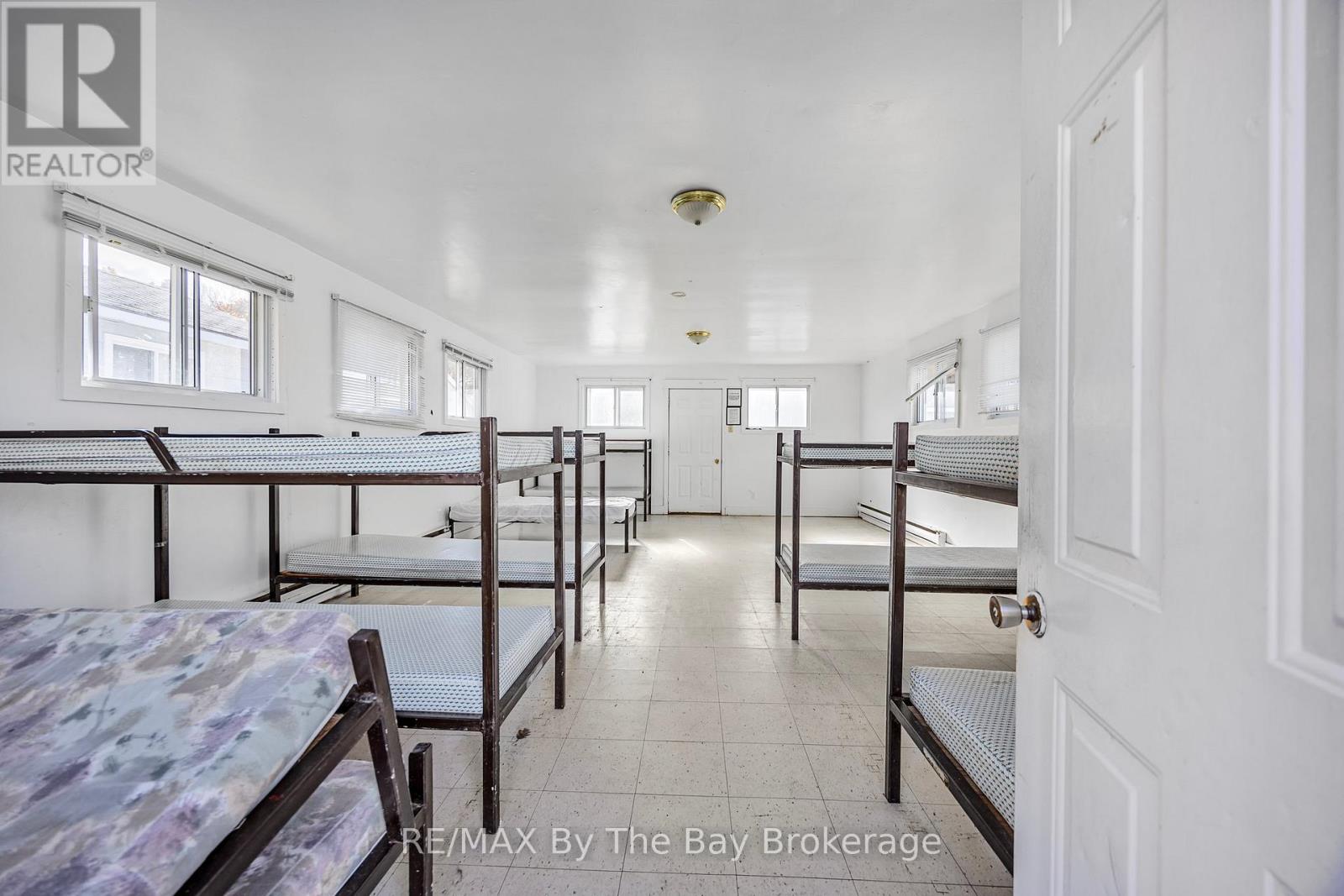 425 River Road W, Wasaga Beach, Ontario  L9Z 2X2 - Photo 37 - S12162220