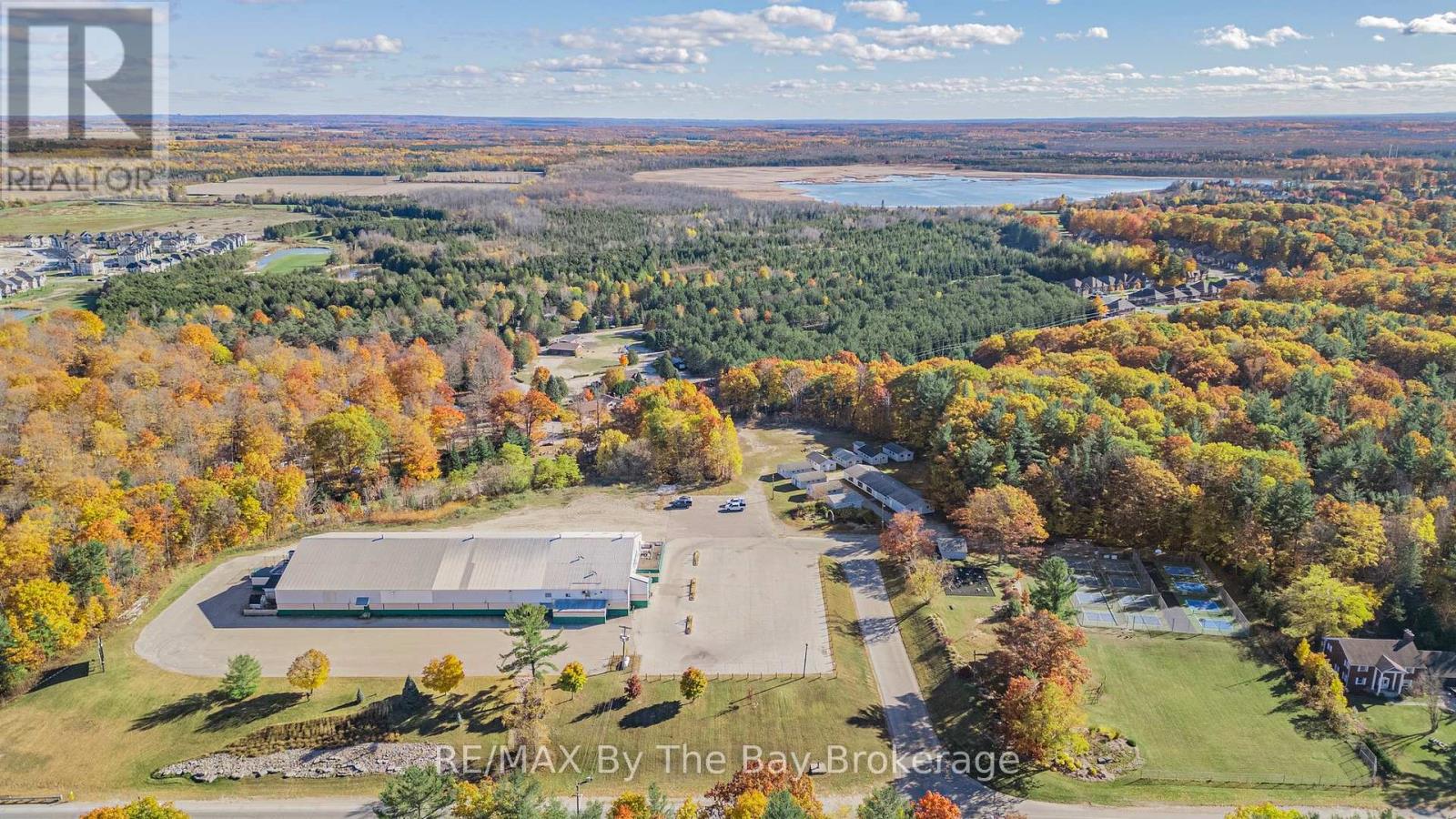 425 River Road W, Wasaga Beach, Ontario  L9Z 2X2 - Photo 43 - S12162220