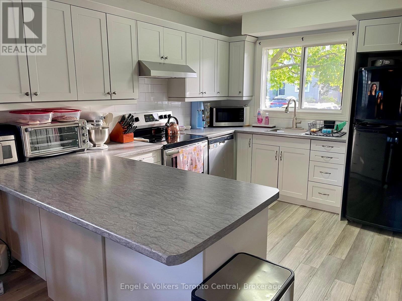 25 - 15 Watts Crescent, Collingwood, Ontario  L9Y 4S6 - Photo 7 - S12162660