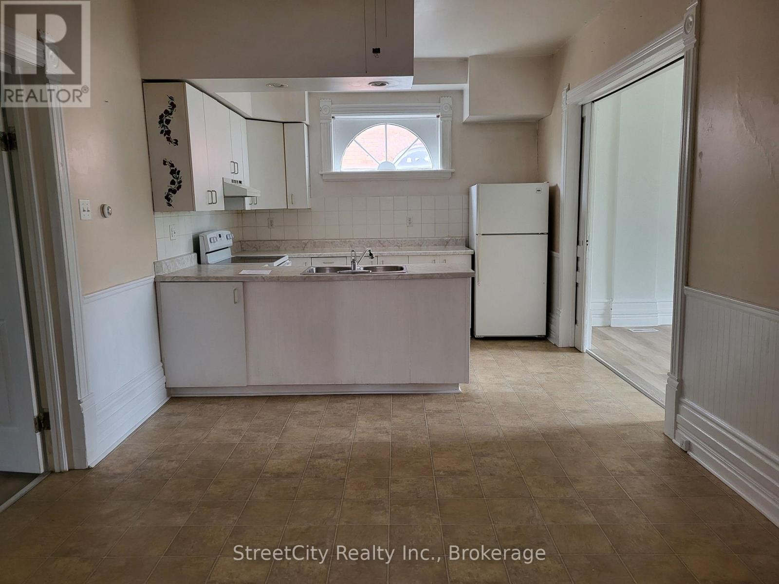 306 Douro Street, Stratford, Ontario  N5A 3S5 - Photo 7 - X12162657