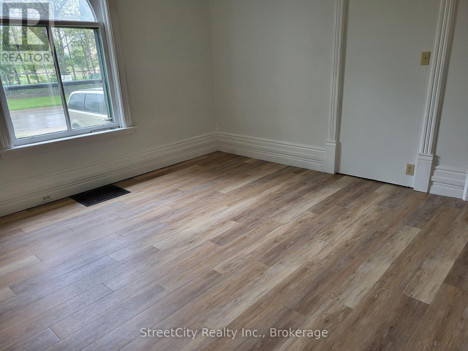306 Douro Street, Stratford, Ontario  N5A 3S5 - Photo 8 - X12162657