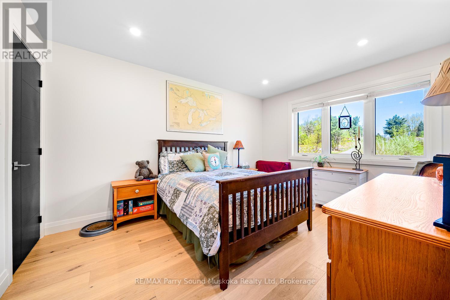 44 Dennis Drive, Parry Sound, Ontario  P2A 0E6 - Photo 28 - X12163093