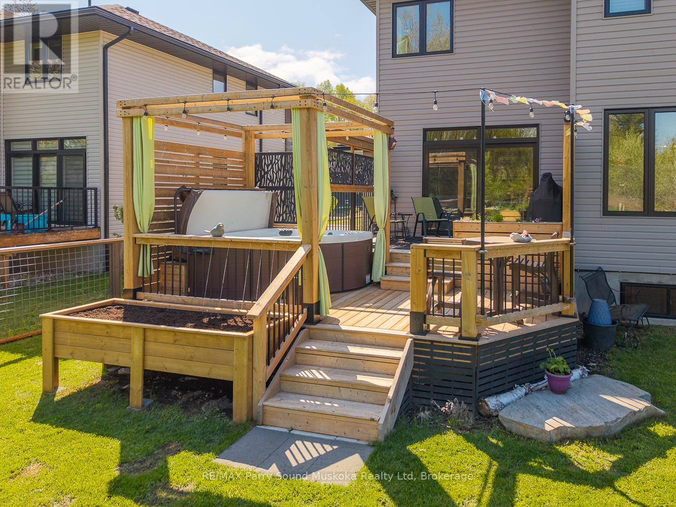 44 Dennis Drive, Parry Sound, Ontario  P2A 0E6 - Photo 49 - X12163093