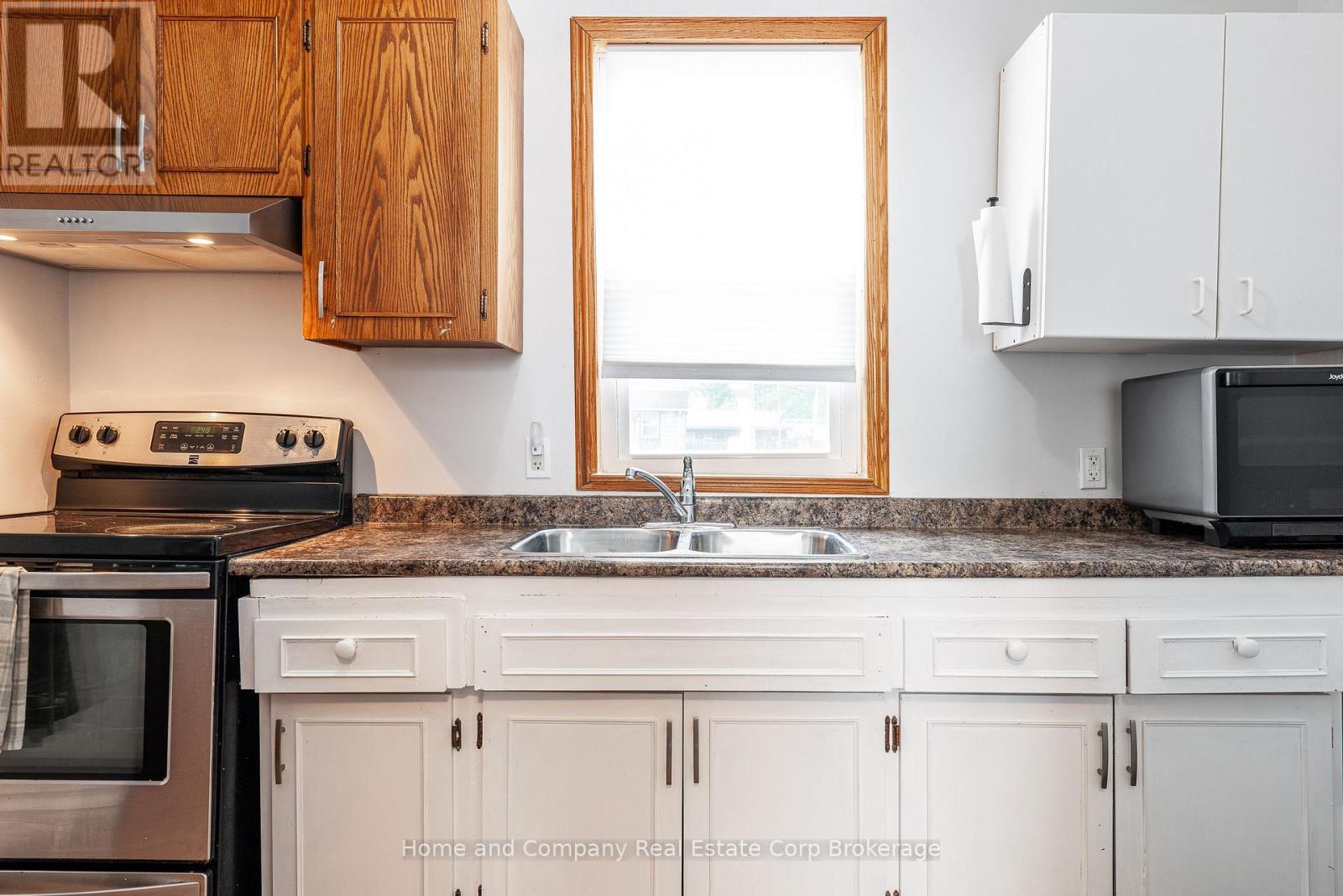 213 West Gore Street, Stratford, Ontario  N5A 1K7 - Photo 11 - X12163095