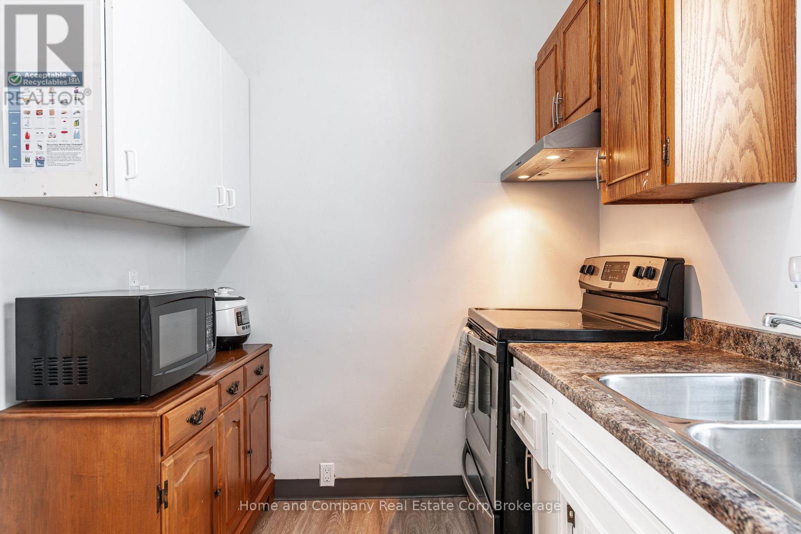 213 West Gore Street, Stratford, Ontario  N5A 1K7 - Photo 12 - X12163095