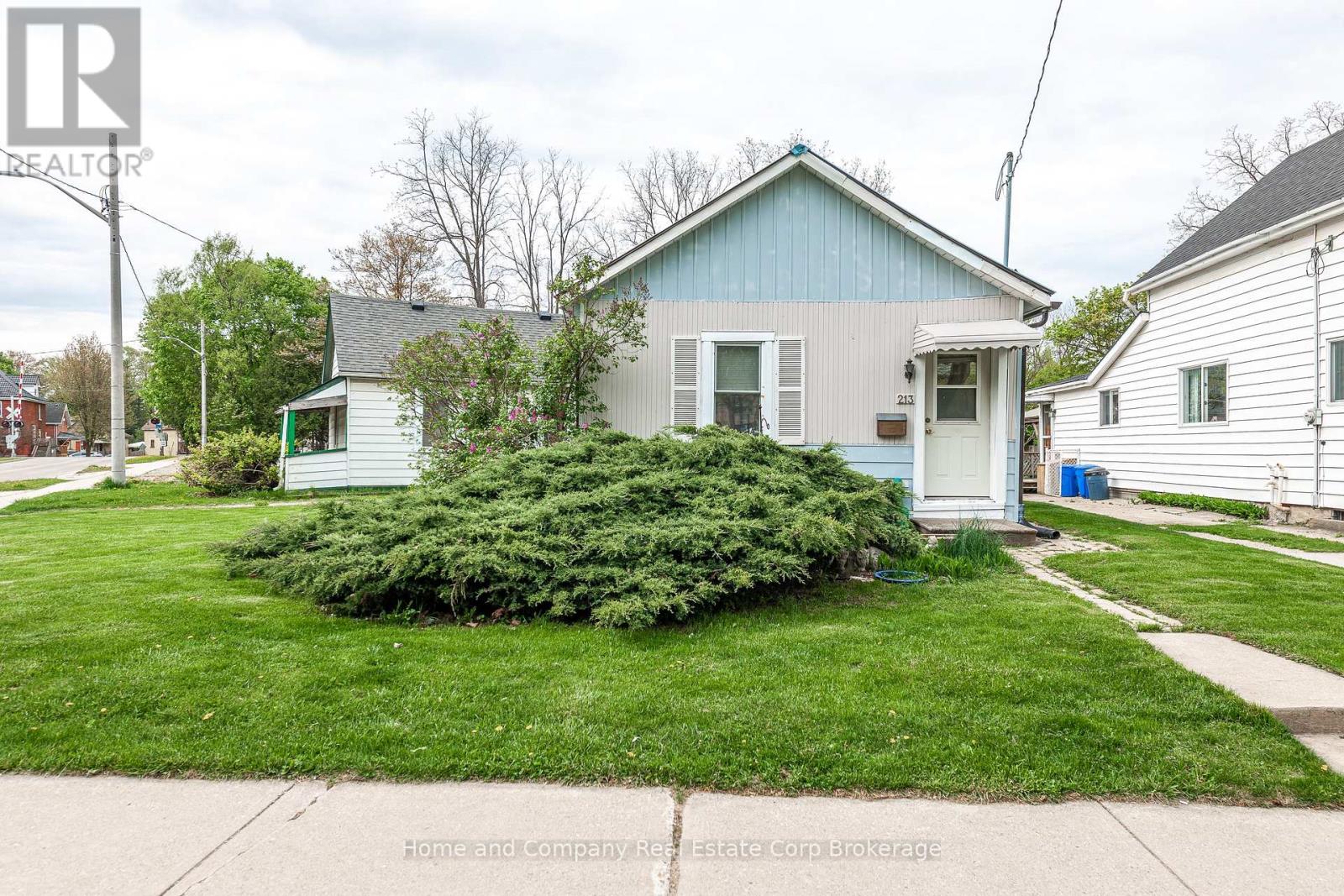 213 West Gore Street, Stratford, Ontario  N5A 1K7 - Photo 2 - X12163095