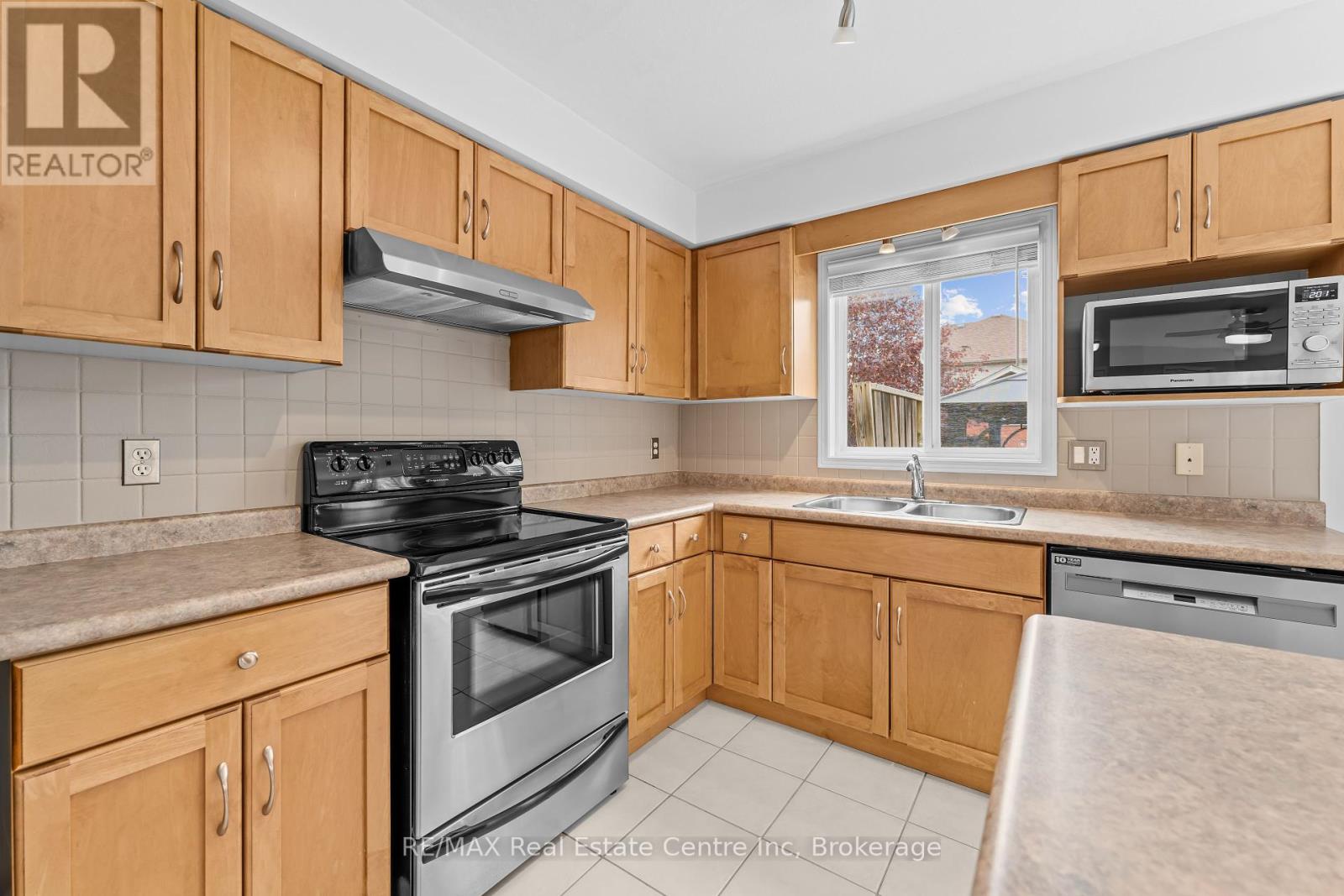 137 Gosling Gardens, Guelph, Ontario  N1G 5E6 - Photo 25 - X12163233