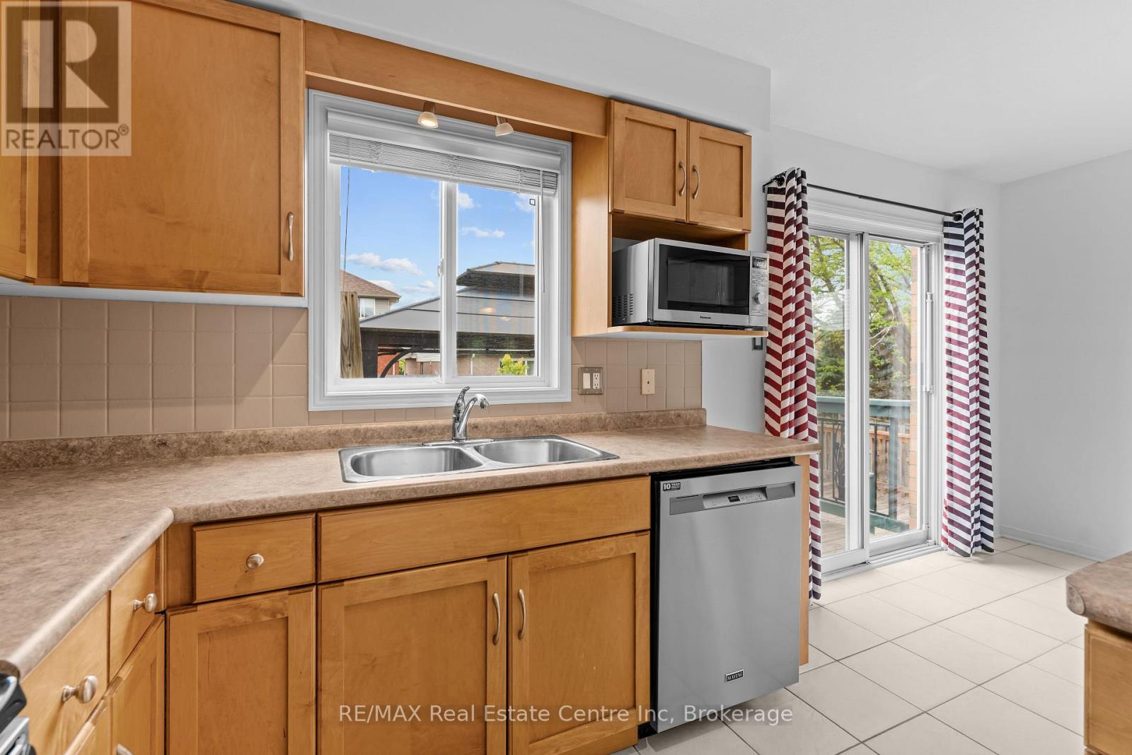 137 Gosling Gardens, Guelph, Ontario  N1G 5E6 - Photo 26 - X12163233