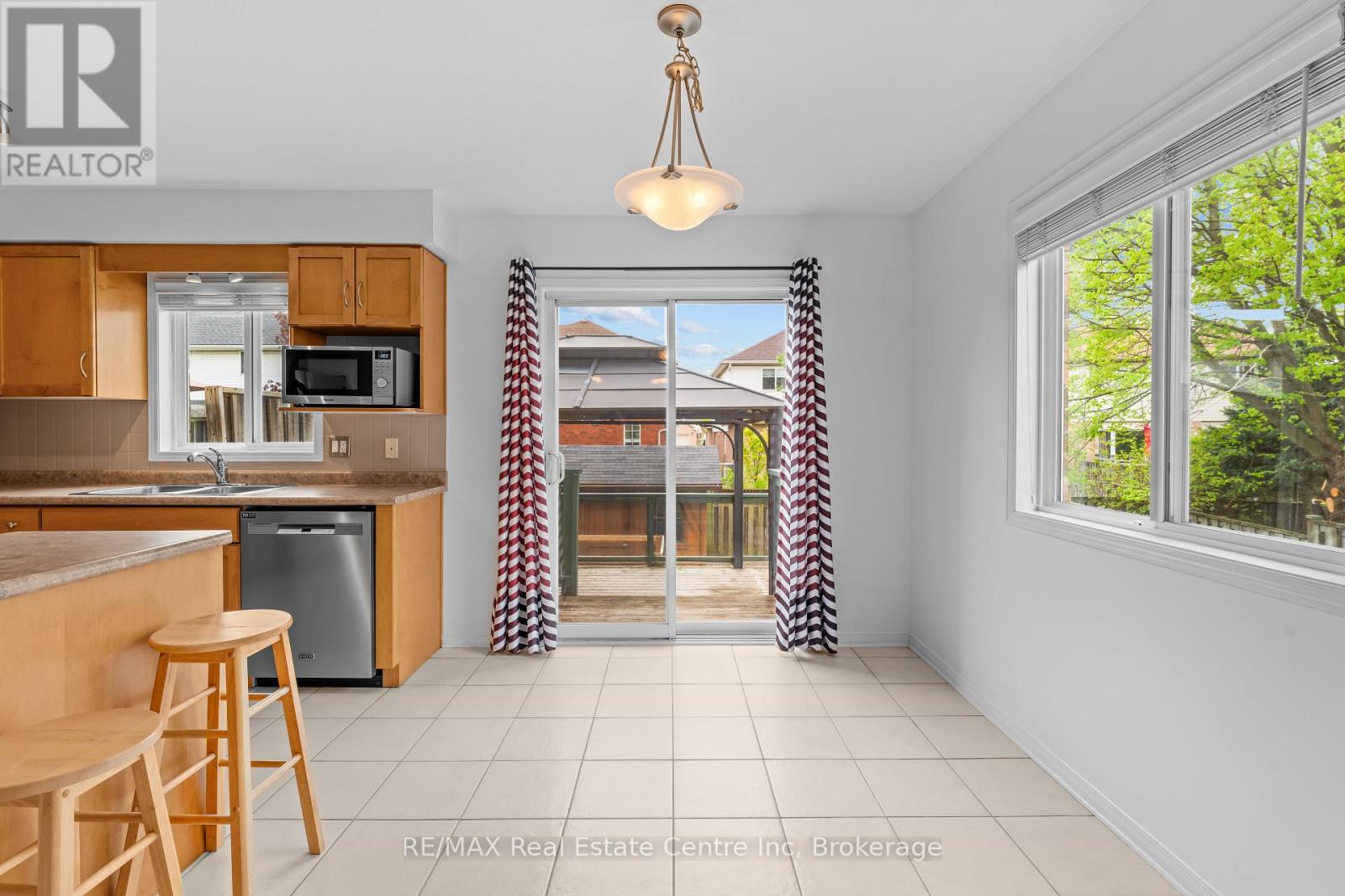 137 Gosling Gardens, Guelph, Ontario  N1G 5E6 - Photo 28 - X12163233