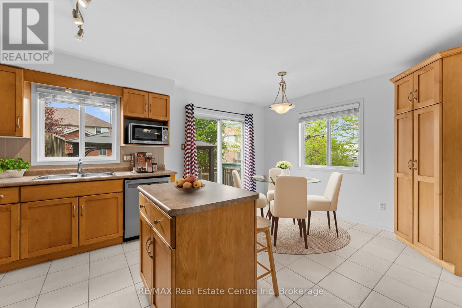 137 Gosling Gardens, Guelph, Ontario  N1G 5E6 - Photo 30 - X12163233